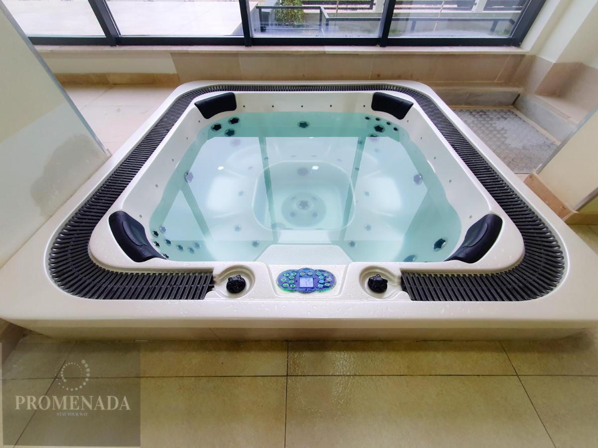 Nasty 24 Aparthotel Pool & Spa Mamaia Nord Нэводари Экстерьер фото